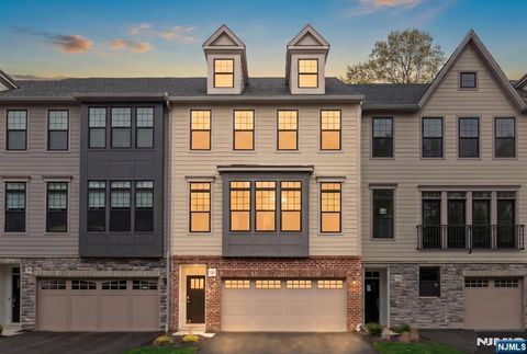 Photo of 92 Cinnamon Drive, Upper Saddle River, NJ 07458 (MLS # 26018055)