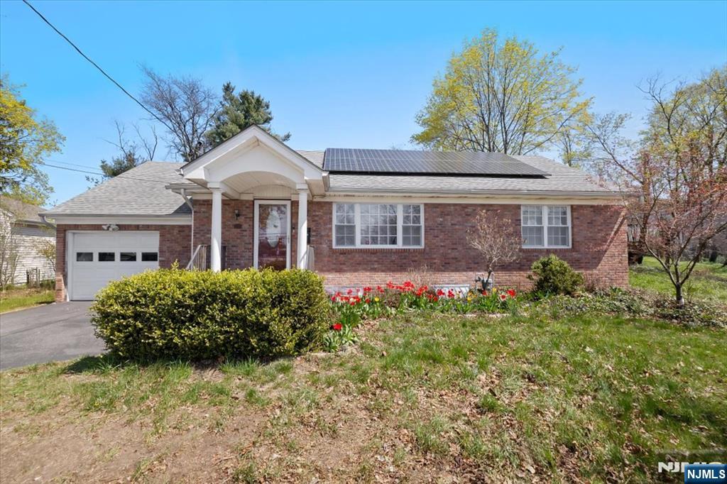 Property for Sale at 35 Ridgewood Avenue, Paramus, New Jersey - Bedrooms: 3 
Bathrooms: 3 
Rooms: 6  - $850,000
