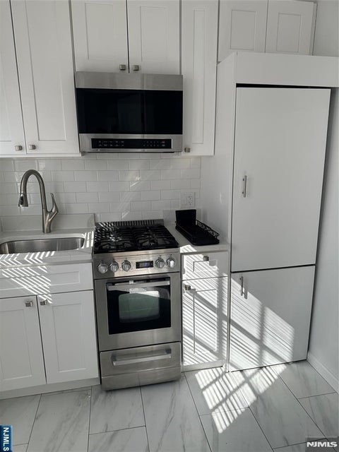 Photo of 255 Lafayette Pl, Englewood, NJ 07631 (MLS # 26027565)