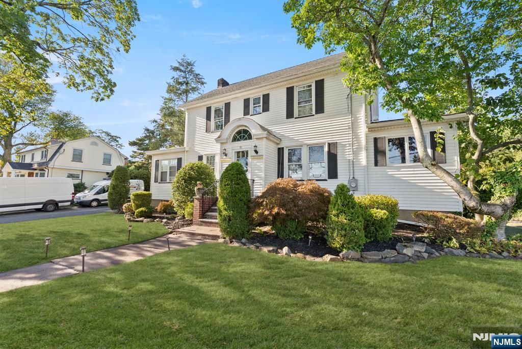 Photo of 91 Minnisink Road, Totowa, NJ 07512 (MLS # 25036208)
