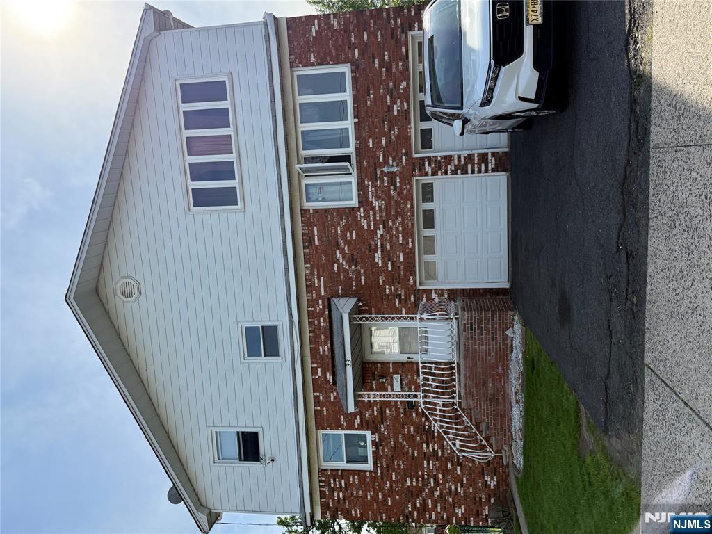 Property for Sale at 33 E Joseph Street, Moonachie, New Jersey - Bedrooms: 6 
Bathrooms: 5 
Rooms: 14  - $949,000