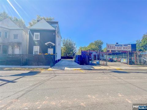 Photo of 413 S 16th Street, Newark, NJ 07103 (MLS # 26006170)