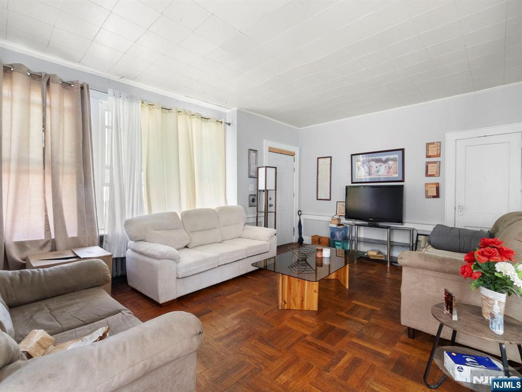 98 Ashland Avenue