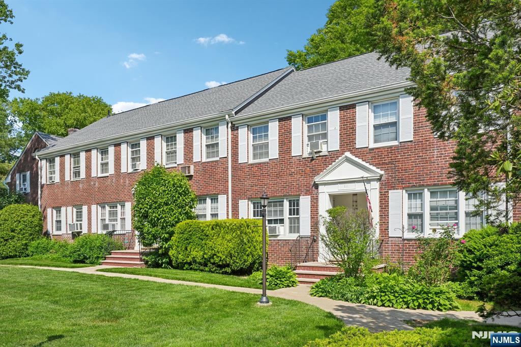 261 Elmwood A
