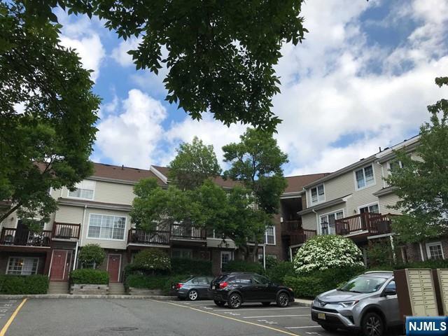 Rental Property at 374 Village Ct 2111, Fort Lee, New Jersey - Bedrooms: 2 
Bathrooms: 1 
Rooms: 5  - $2,900 MO.