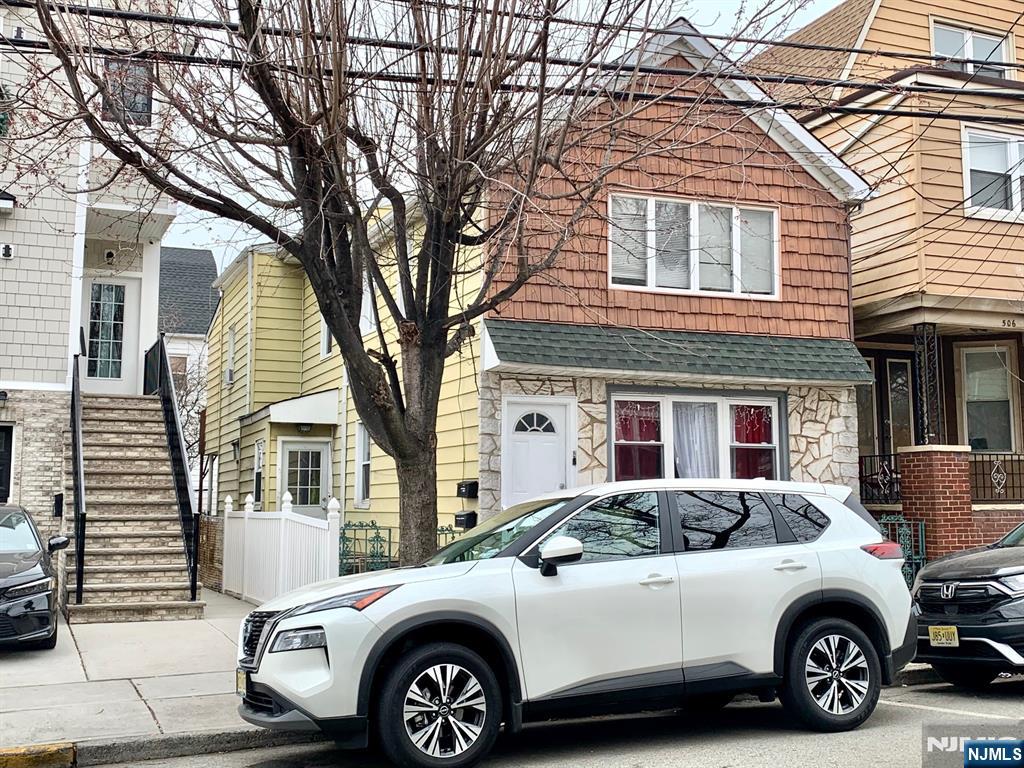 504 N 5th St 2, Harrison, New Jersey - 2 Bedrooms  
1 Bathrooms  
4 Rooms - 