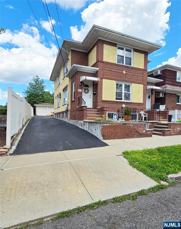 607 Lake Avenue