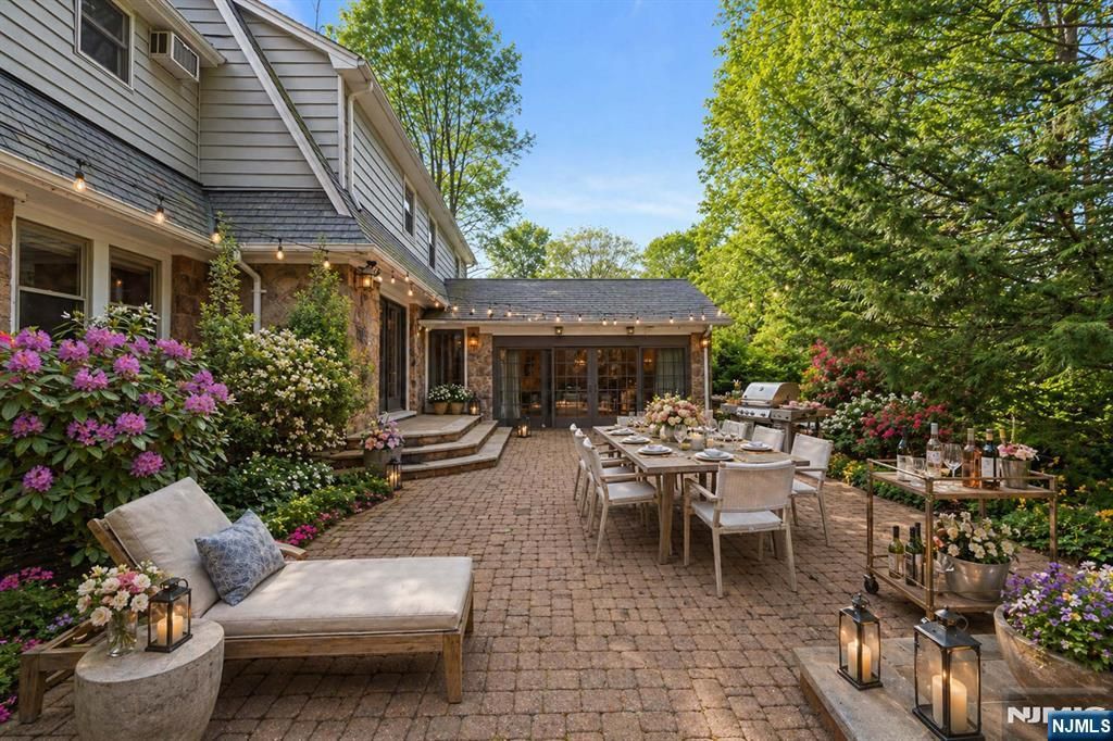 Photo of 127 Westervelt Avenue, Tenafly, NJ 07670 (MLS # 26009119)