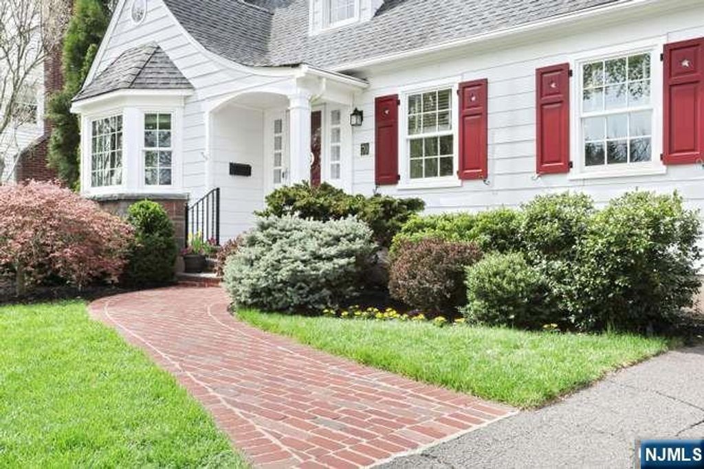 Photo of 70 Ridge Road, Glen Rock, NJ 07452 (MLS # 26010216)