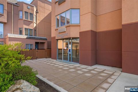 Photo of 302 Hancock Ct #302, Edgewater, NJ 07020 (MLS # 26004001)