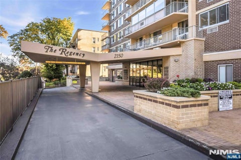 Photo of 2150 Center Avenue #16A, Fort Lee, NJ 07024 (MLS # 26039957)