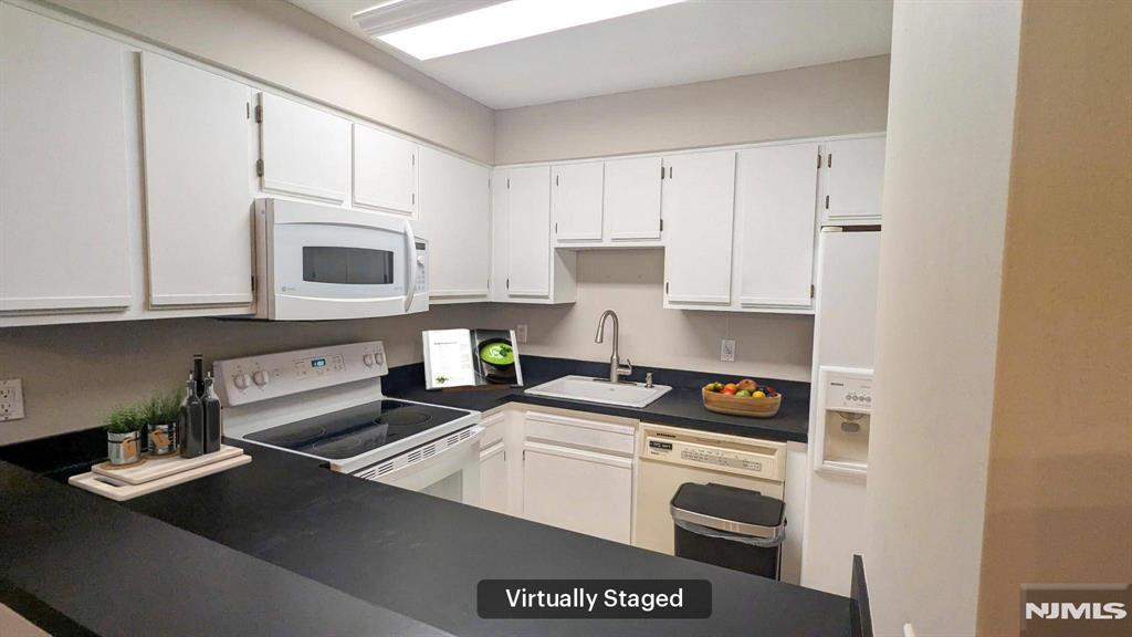 19 Plauderville Avenue 208