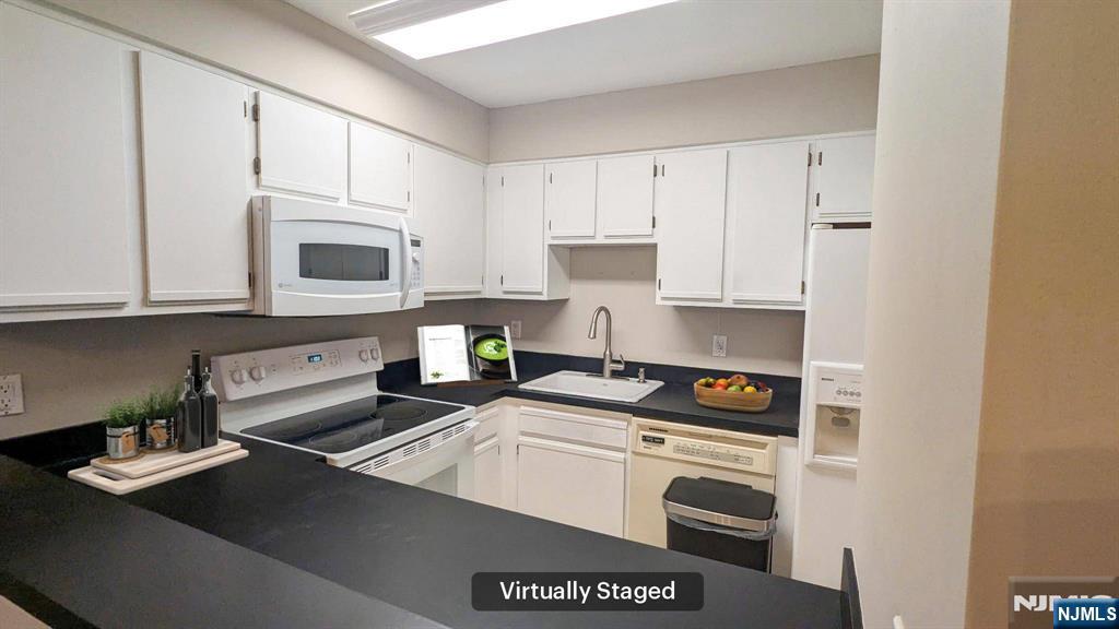 19 Plauderville Avenue 208