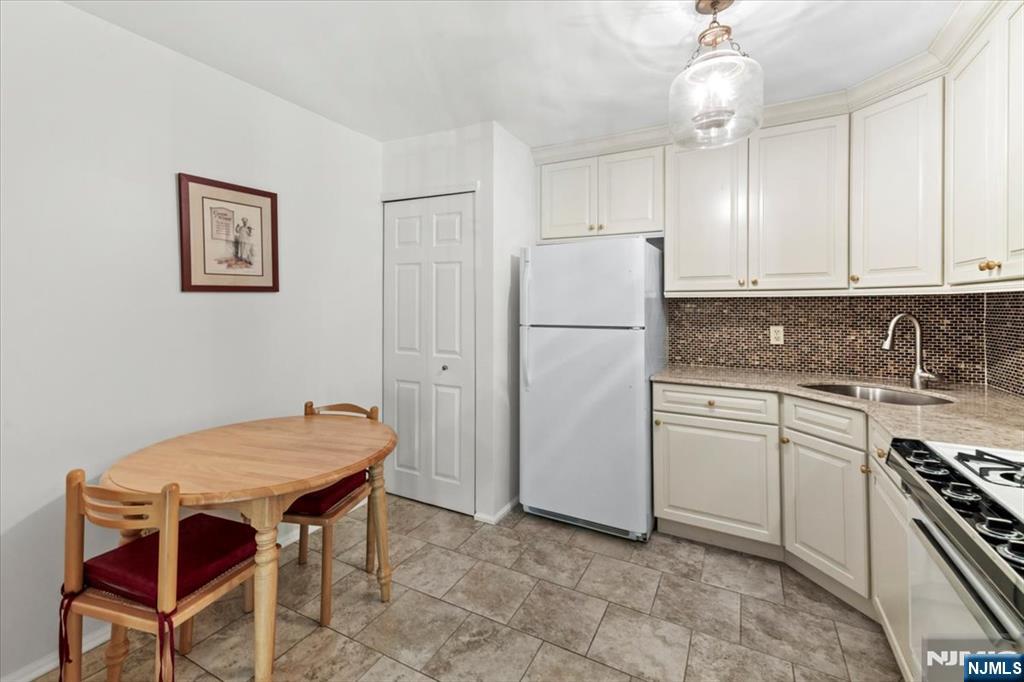 1048 Ash Drive