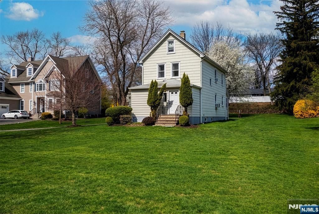 Photo of 141 Fairfield Avenue, West Caldwell, NJ 07006 (MLS # 26012176)