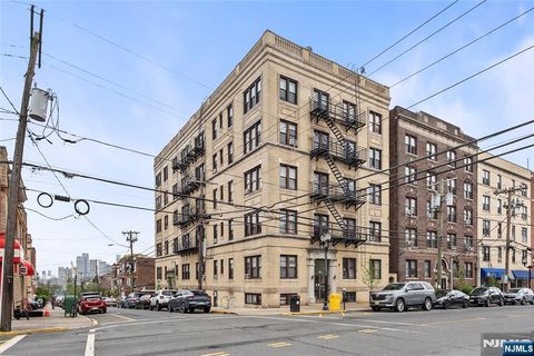 MLS: 25014958
