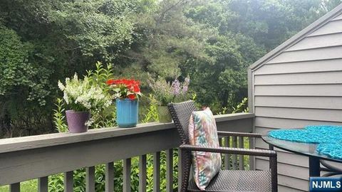 Photo of 108 Aspen Ct, Norwood, NJ 07648 (MLS # 26019943)