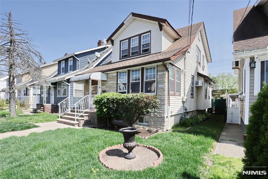 Photo of 115 Lexington Avenue, Bloomfield, NJ 07003 (MLS # 26016302)