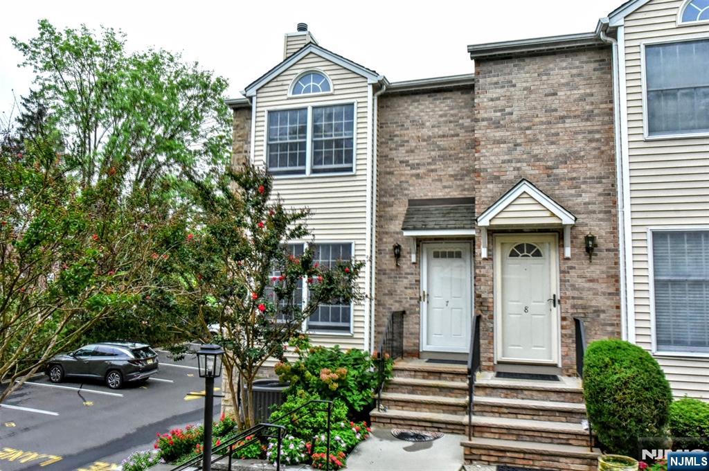 196 W Madison Avenue 7B