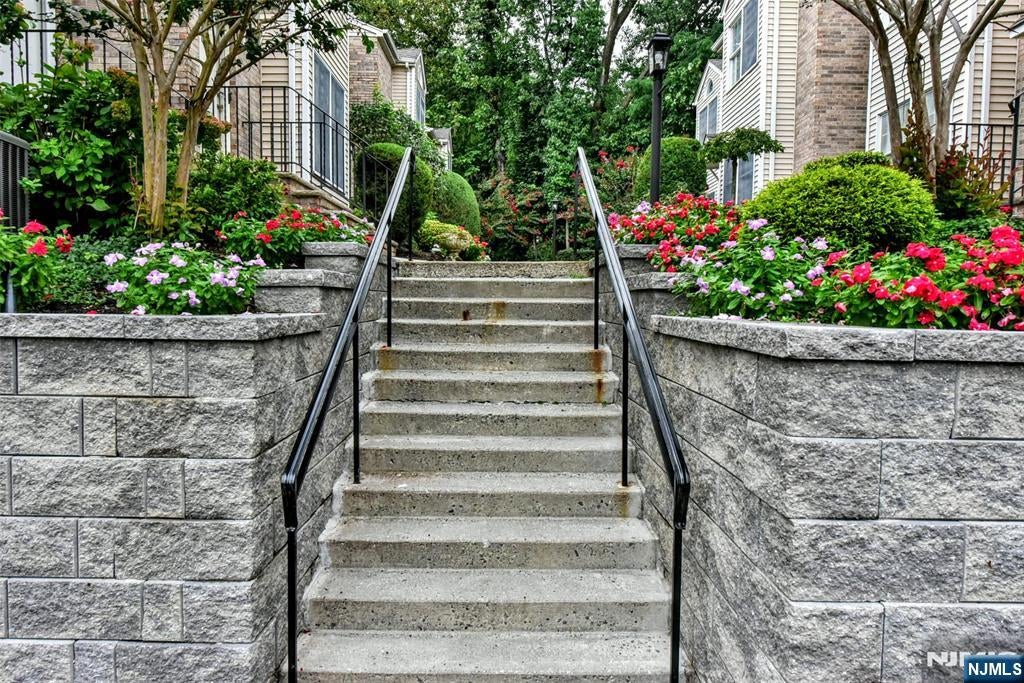 196 W Madison Avenue 7B