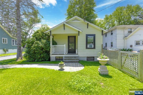 Photo of 47 Lakeview TER, Oakland, NJ 07436 (MLS # 26026512)