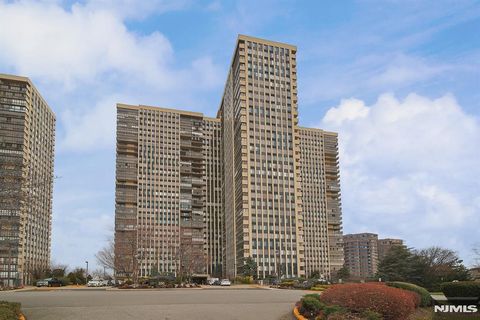 Photo of 200 Winston Drive #217, Cliffside Park, NJ 07010 (MLS # 25042132)