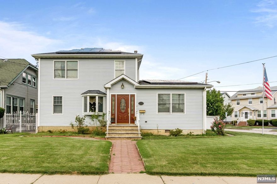 Blending spaciousness and quality with great design, this beautiful modern home was fully renovated from the ground up in 2005. With 5 good sized bedrooms and 3 full bathrooms, this is a light and spacious home. Custom kitchen with granite counters and breakfast bar. Large open plan family room with separate dining/living room and bonus room/office. Features 2 bedrooms on the 1st floor, one being the master with full bath and walk in closet. Walk out basement, fenced in back yard with double garage and driveway. Conveniently located close to shops, schools and transportation to NYC.