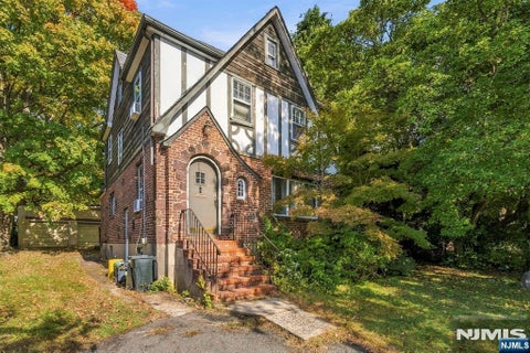 Photo of 19 Bayview Avenue, Englewood Cliffs, NJ 07632 (MLS # 26039475)