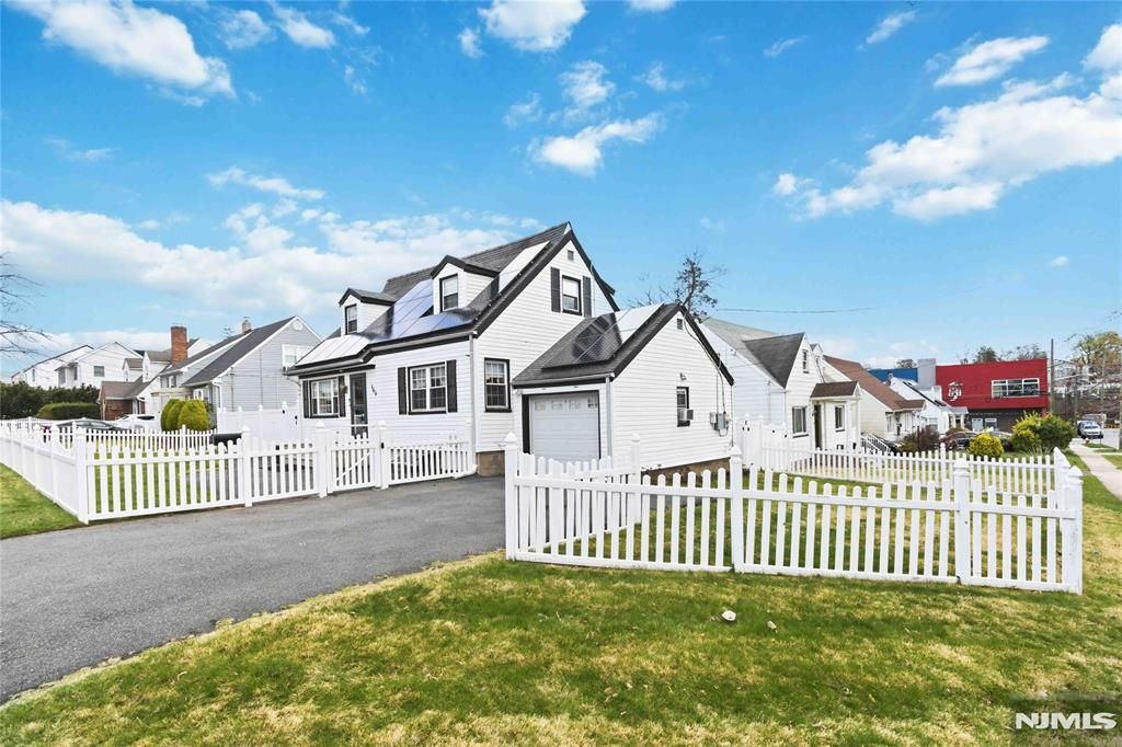 Photo of 569 Linden Avenue, Teaneck, NJ 07666 (MLS # 26011303)