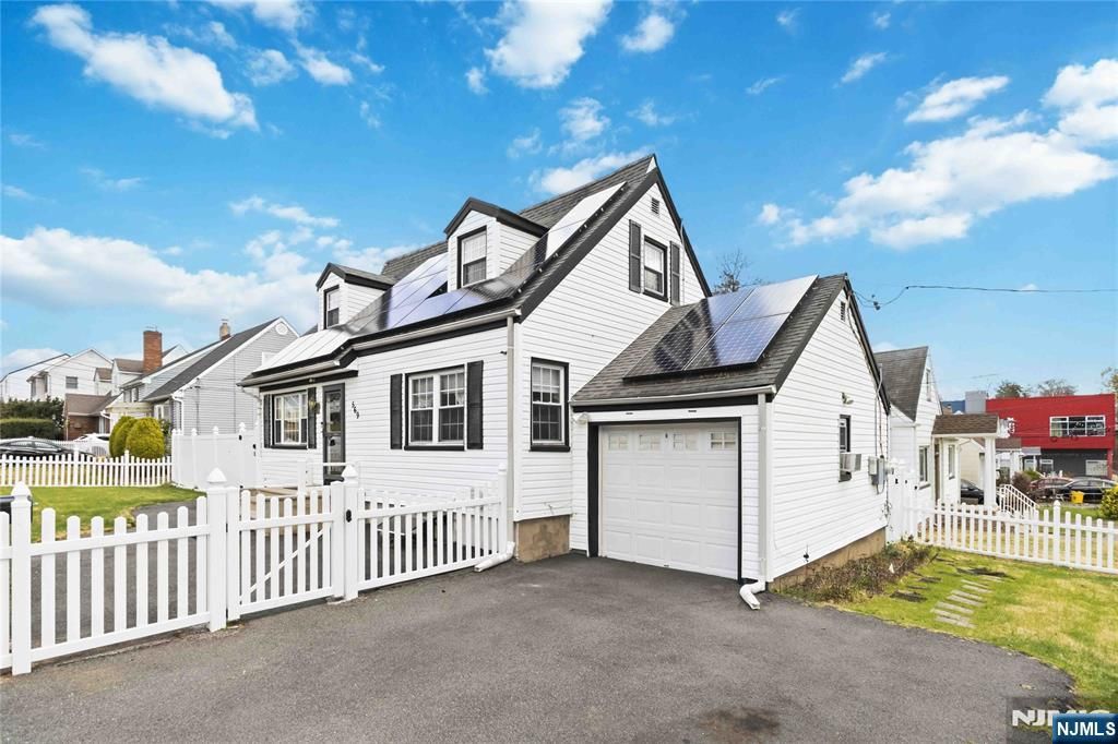 Photo of 569 Linden Avenue, Teaneck, NJ 07666 (MLS # 26011303)