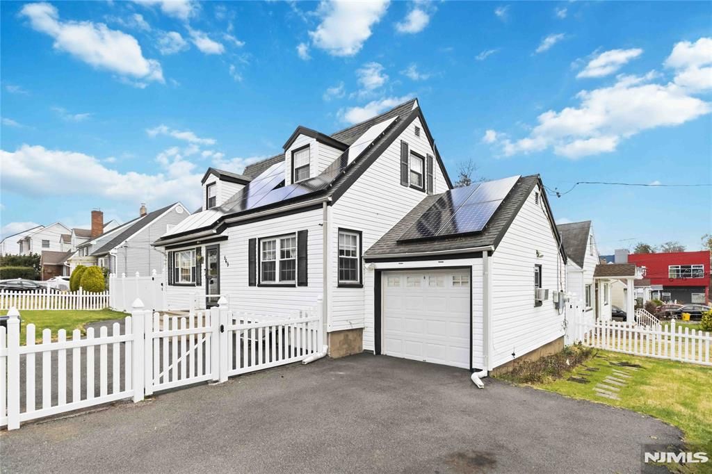 Photo of 569 Linden Avenue, Teaneck, NJ 07666 (MLS # 26011303)