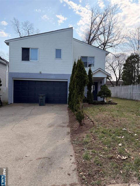 Photo of 170 Manhattan Ave, Teaneck, NJ 07666 (MLS # 26010350)