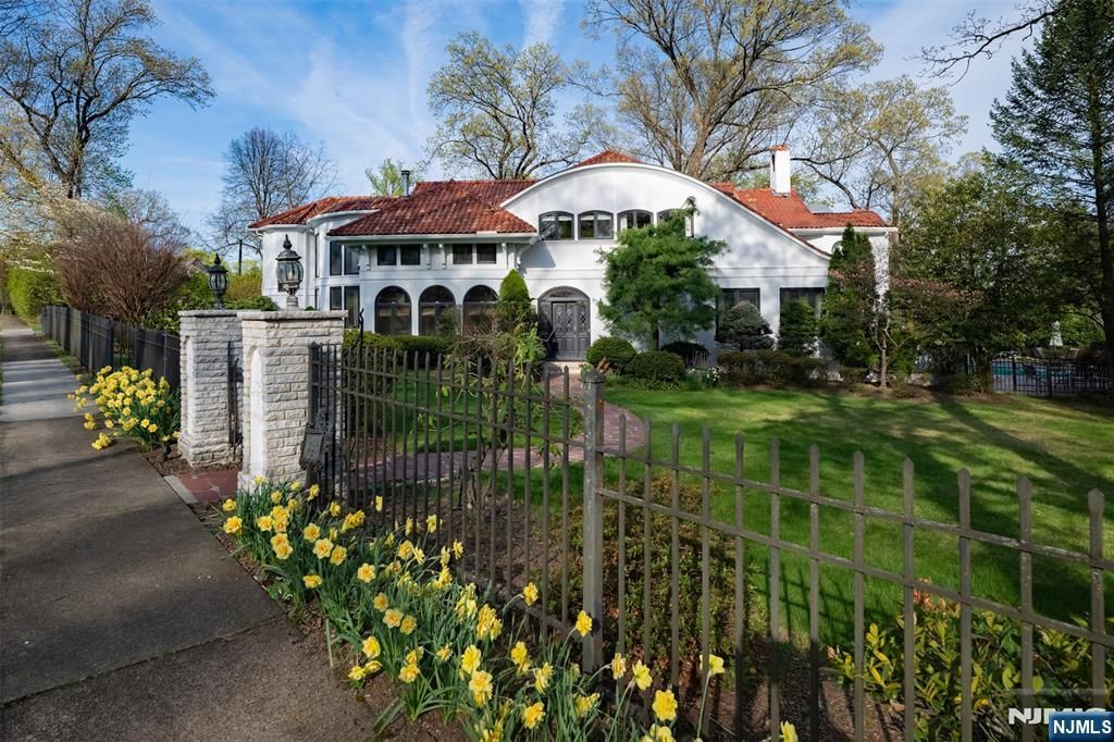 Photo of 353 Highland Avenue, Ridgewood Village, NJ 07450 (MLS # 25010157)