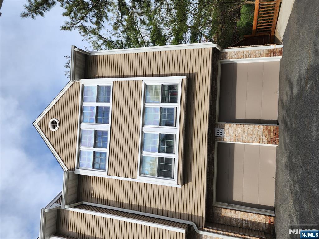 567 Windsor Dr 567, Palisades Park, New Jersey - 3 Bedrooms  
3 Bathrooms  
6 Rooms - 