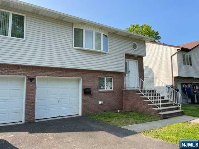 Rental Property at 234 Lee 1, Elmwood Park, New Jersey - Bedrooms: 2 
Bathrooms: 1 
Rooms: 5  - $2,795 MO.