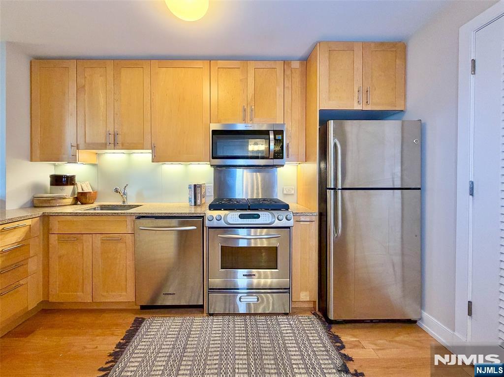 105 Greene Street 703