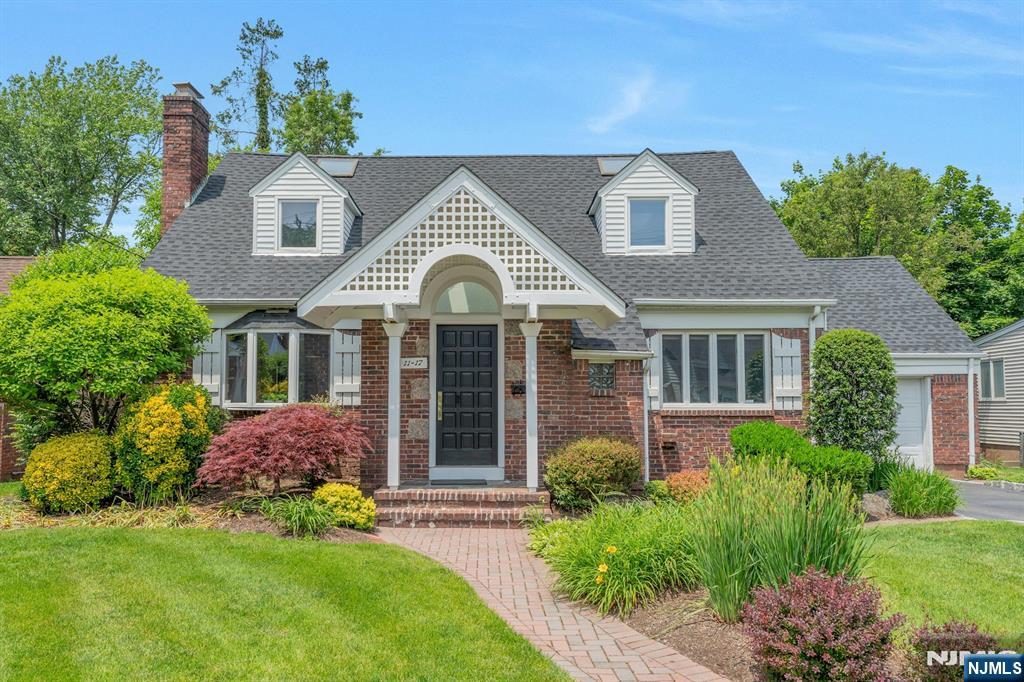 Property for Sale at 1117 Fairhaven Place, Fair Lawn, New Jersey - Bedrooms: 4 
Bathrooms: 2 
Rooms: 8  - $769,999