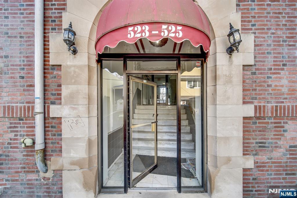 523525 34th Street B1, Union City, New Jersey - 2 Bedrooms  
1 Bathrooms - 