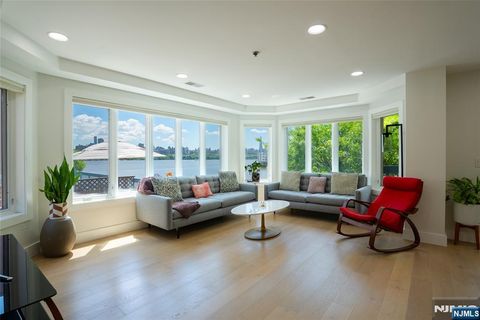 301 Stockton Court Edgewater NJ 07020