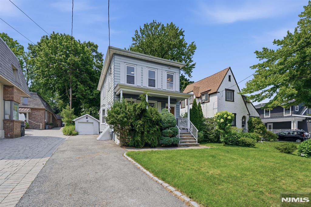 25 6th Street