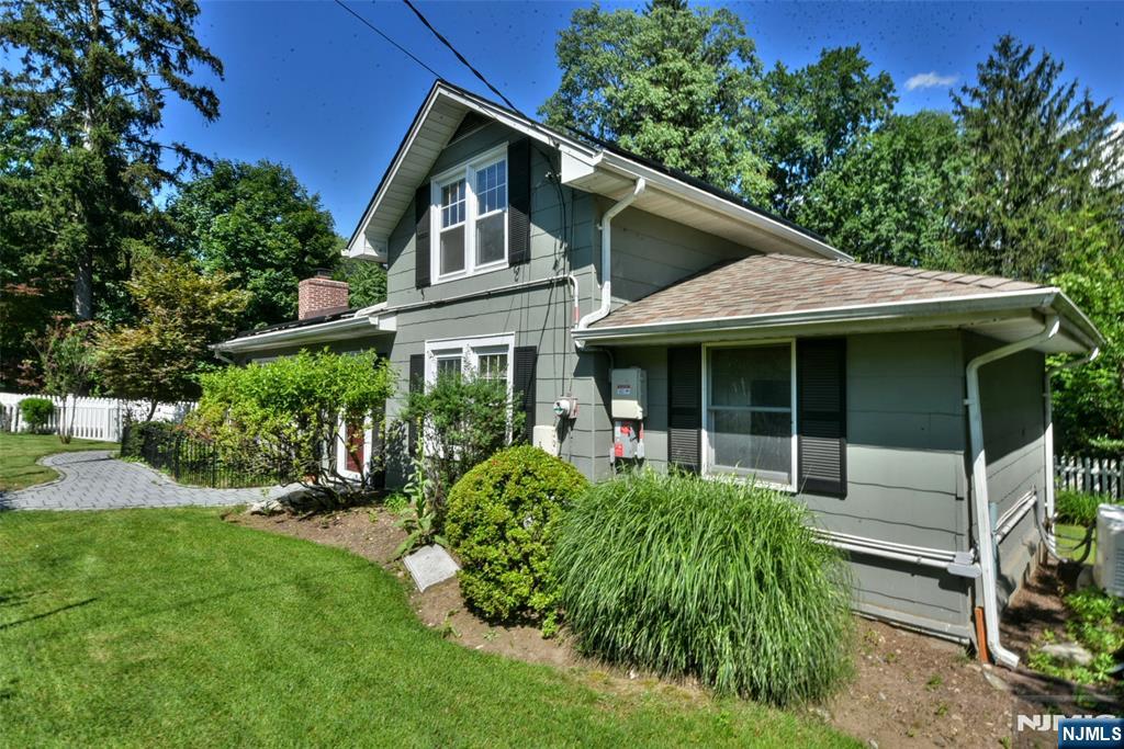161 Crescent Avenue