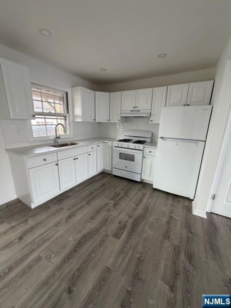 Newly renovated, well-maintained 1BR/1BA apartment featuring a bright living area, spacious bedroom with ample closet space, full bath and a private balcony. Building offers an onsite gym. Conveniently located near shopping, dining, parks, and major transportation routes. Ideal for a single occupant or couple. Available for immediate occupancy.