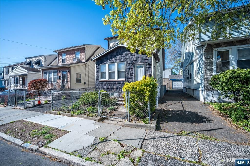 Photo of 26 Scofield Street, Newark, NJ 07106 (MLS # 26013958)