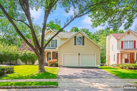 Photo of 705 Gettysburg Place, Paramus, NJ 07652 (MLS # 26025972)