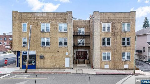 Photo of 2 Washburn Pl #306, Caldwell, NJ 07006 (MLS # 26001657)