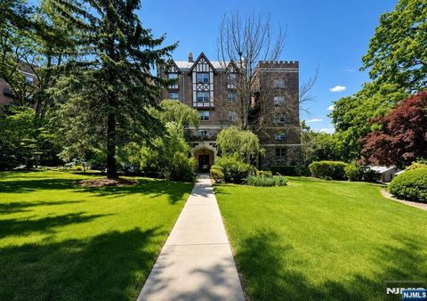 Photo of 100 Palisade AVE #D43, Englewood, NJ 07631 (MLS # 26023395)