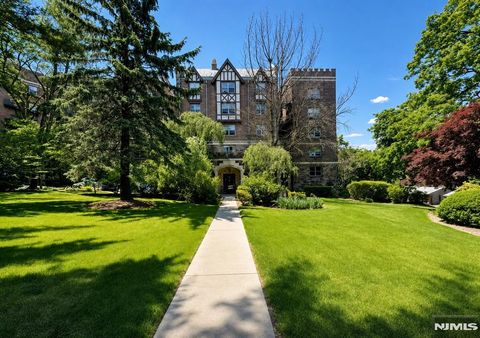 Photo of 100 Palisade AVE #D43, Englewood, NJ 07631 (MLS # 26023395)