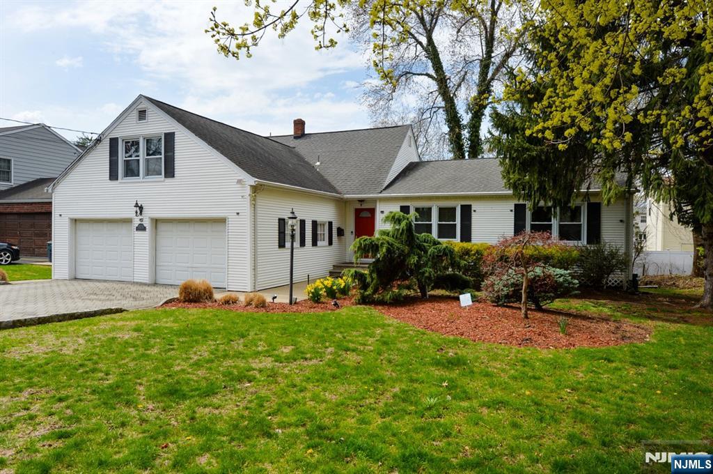 Property for Sale at 5 Campi Court, Dumont, New Jersey - Bedrooms: 5 
Bathrooms: 3 
Rooms: 9  - $759,000
