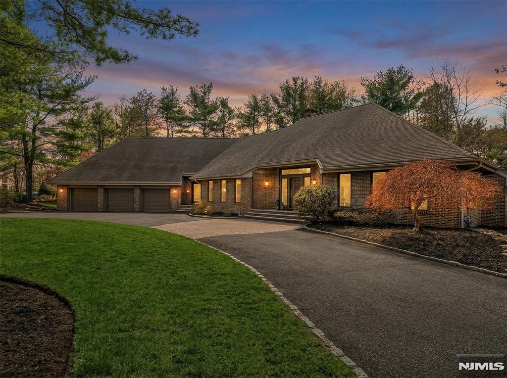 Photo of 301 Hopper Court, Franklin Lakes, NJ 07417 (MLS # 26008693)