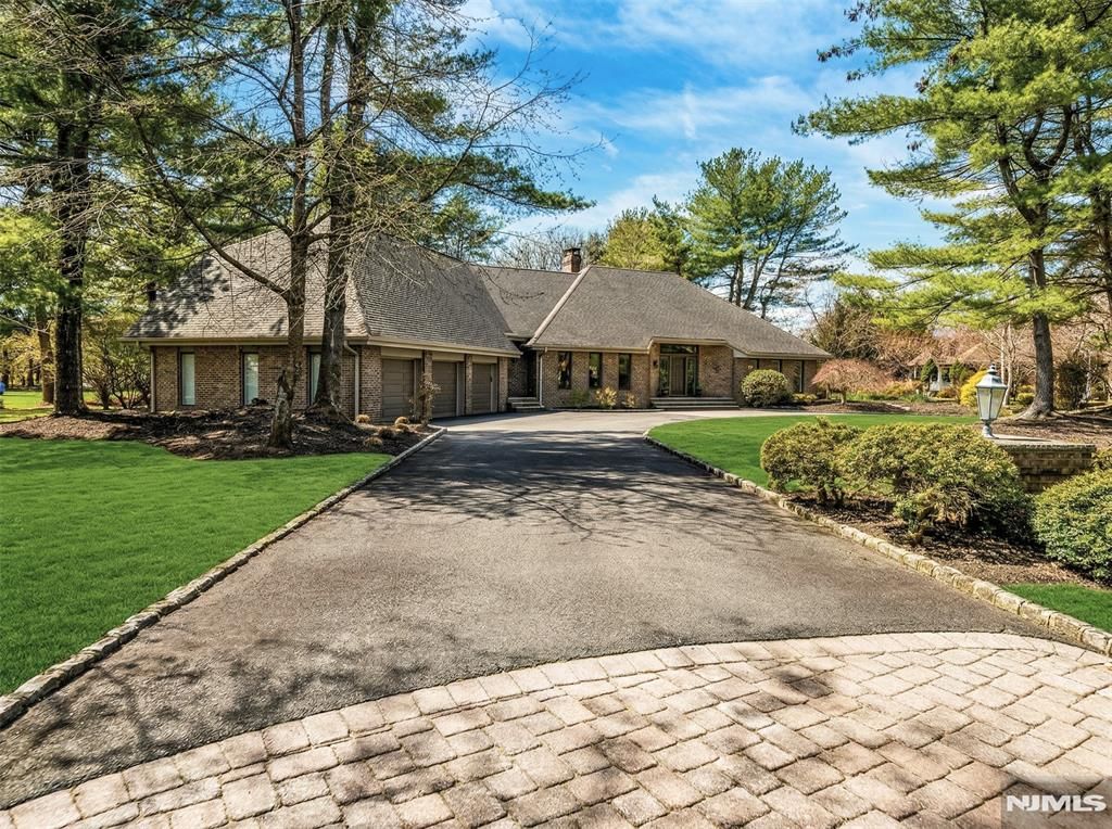 Photo of 301 Hopper Court, Franklin Lakes, NJ 07417 (MLS # 26008693)